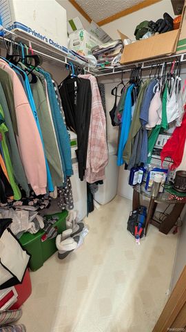 6244 Leigh Court, Fenton, MI 48430