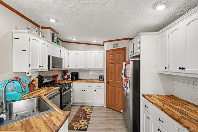 6244 Leigh Court, Fenton, MI 48430