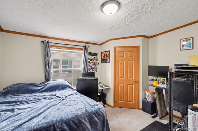 6244 Leigh Court, Fenton, MI 48430