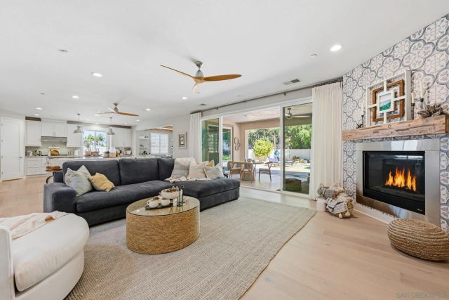 406 Glin Ct, Vista, CA 92081