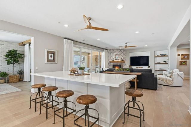 406 Glin Ct, Vista, CA 92081