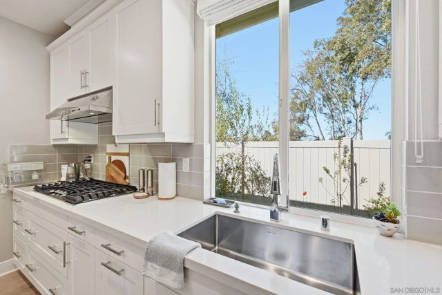 406 Glin Ct, Vista, CA 92081