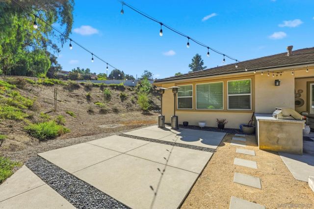 406 Glin Ct, Vista, CA 92081