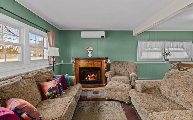 447 China Road, Sayville, NY 11782