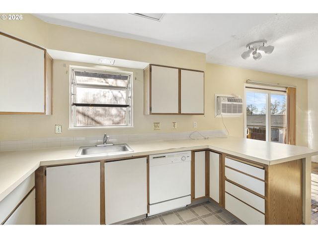 6906 Sw TAYLORS FERRY Rd, Portland, OR 97210