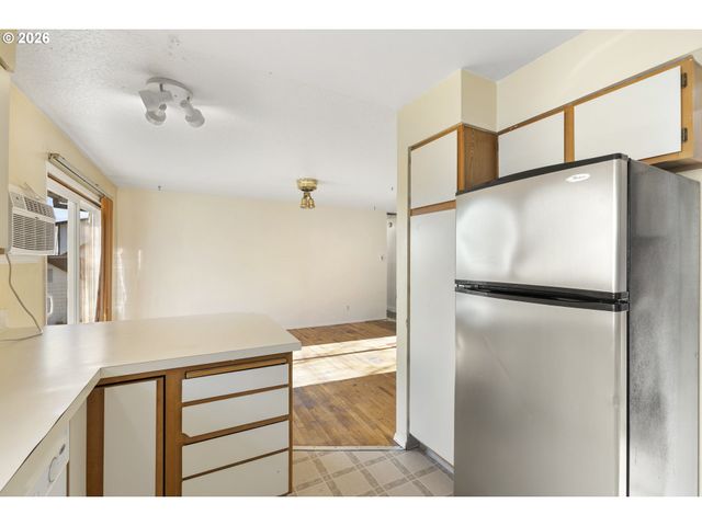 6906 Sw TAYLORS FERRY Rd, Portland, OR 97210