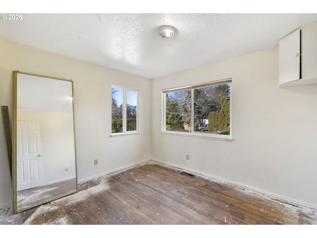 6906 Sw TAYLORS FERRY Rd, Portland, OR 97210