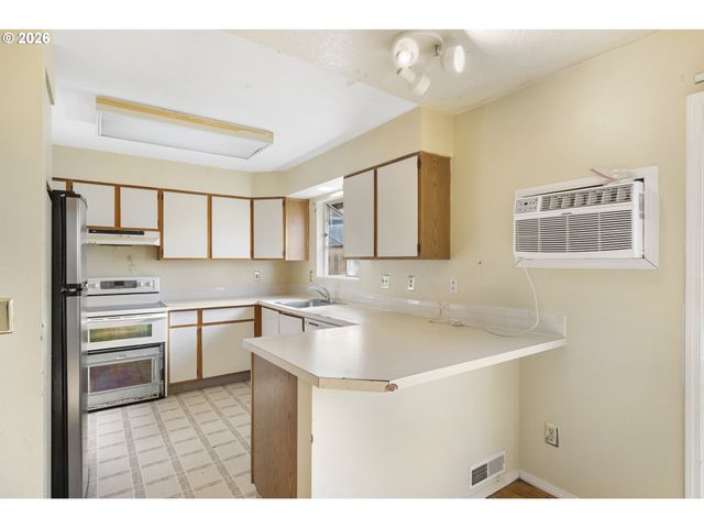 6906 Sw TAYLORS FERRY Rd, Portland, OR 97210