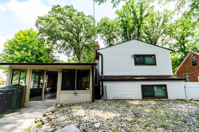 16100 Kennebec Street, Southgate, MI 48195