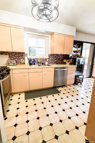 16100 Kennebec Street, Southgate, MI 48195