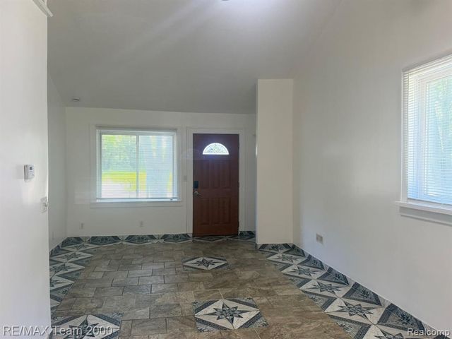 25526 New York Street, Dearborn Heights, MI 48125