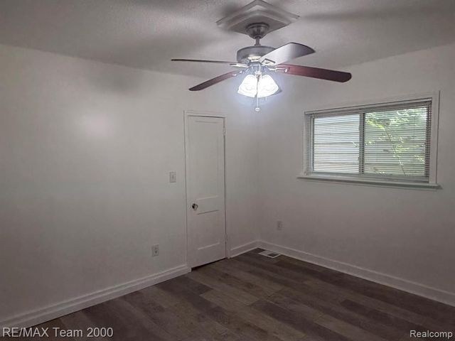 25526 New York Street, Dearborn Heights, MI 48125