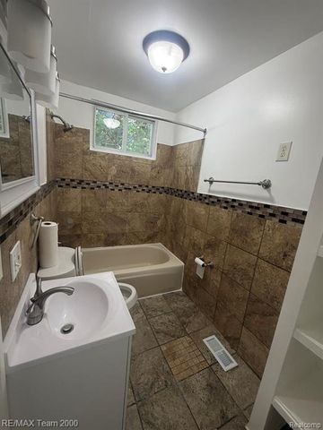 25526 New York Street, Dearborn Heights, MI 48125