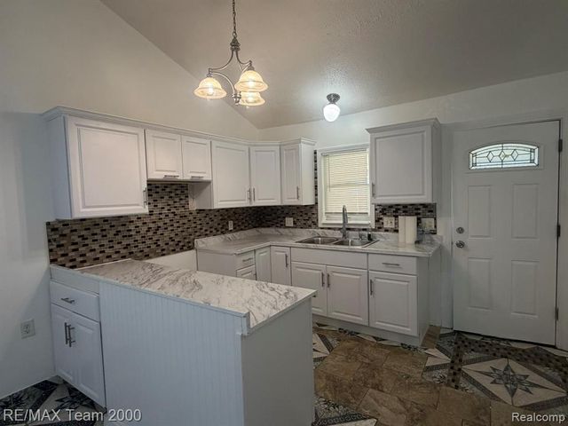 25526 New York Street, Dearborn Heights, MI 48125