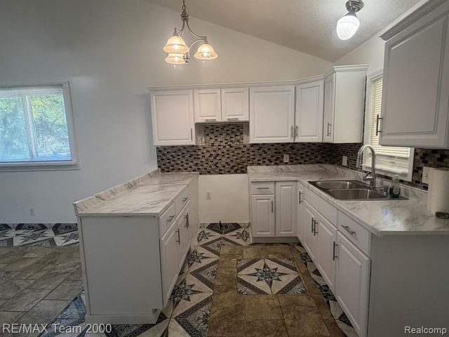 25526 New York Street, Dearborn Heights, MI 48125