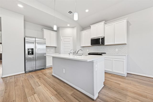 1322 Eagle Pass Drive, Rosharon, TX 77583