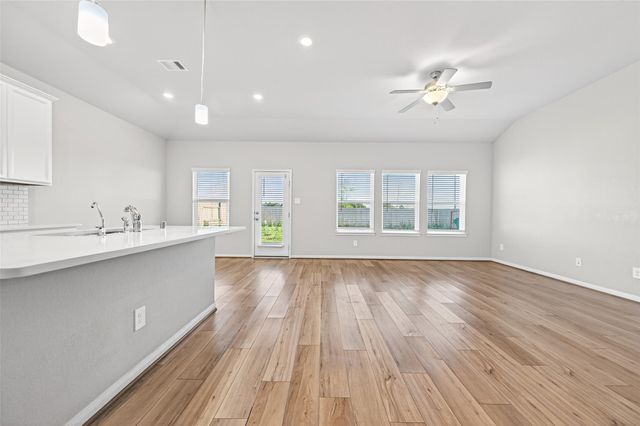 1322 Eagle Pass Drive, Rosharon, TX 77583