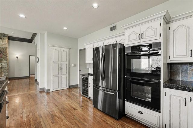 2401 SW Whispering Creek Court, Blue Springs, MO 64015