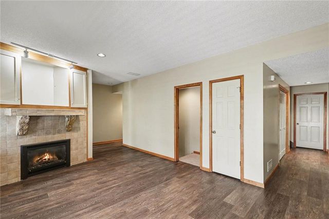 2401 SW Whispering Creek Court, Blue Springs, MO 64015