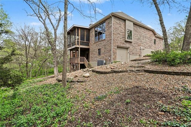 2401 SW Whispering Creek Court, Blue Springs, MO 64015