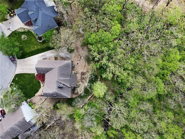2401 SW Whispering Creek Court, Blue Springs, MO 64015