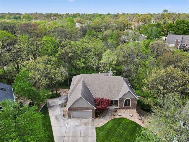 2401 SW Whispering Creek Court, Blue Springs, MO 64015