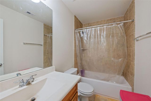 970 Jennifer Street, Alvin, TX 77511