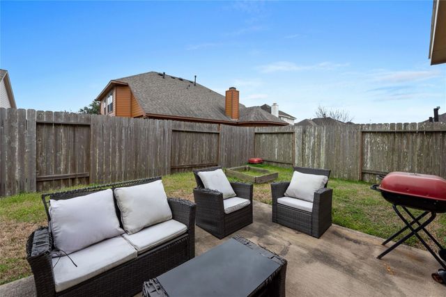 970 Jennifer Street, Alvin, TX 77511