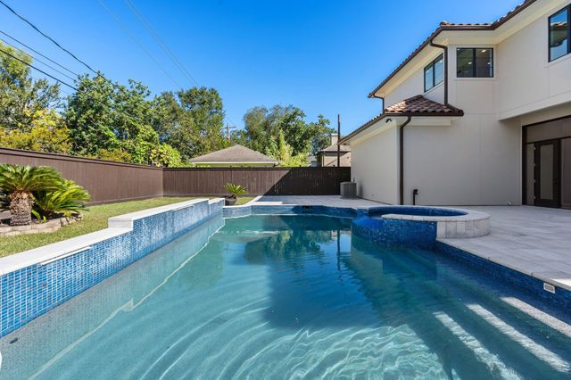 4134 Bellefontaine Street, Houston, TX 77025