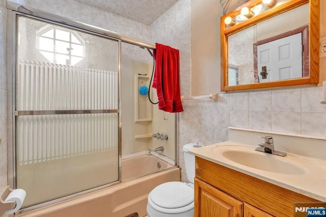 301 S Boulevard, Saddle Brook, NJ 07663