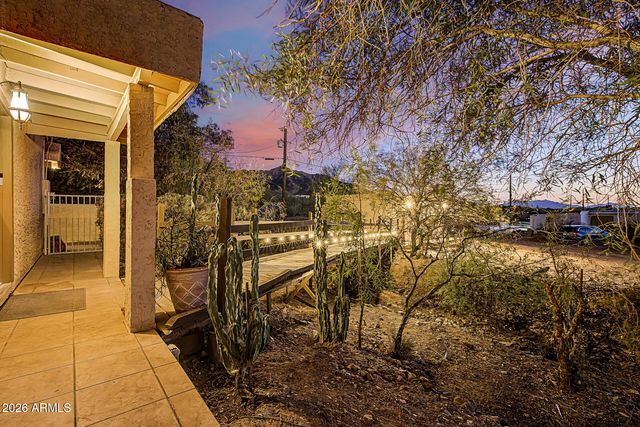 2324 W SUNRISE Drive, Phoenix, AZ 85041
