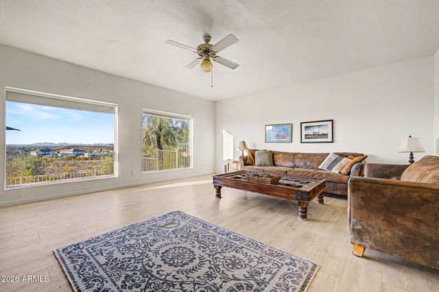 2324 W SUNRISE Drive, Phoenix, AZ 85041