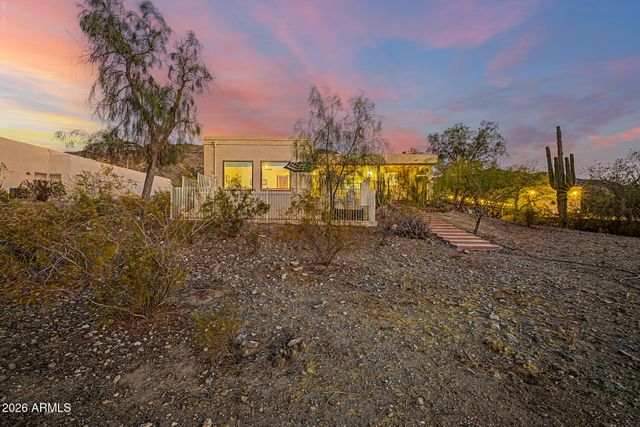 2324 W SUNRISE Drive, Phoenix, AZ 85041