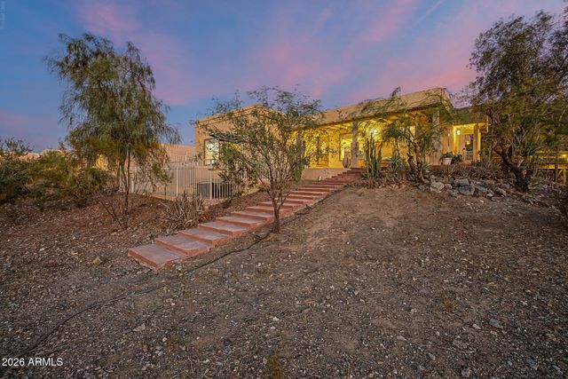 2324 W SUNRISE Drive, Phoenix, AZ 85041
