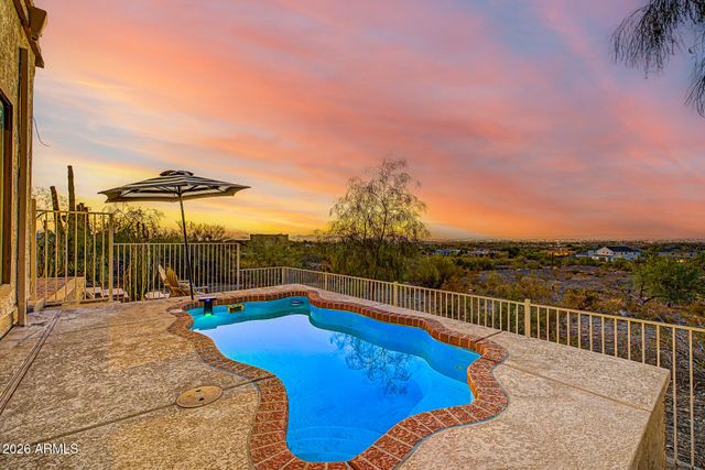 2324 W SUNRISE Drive, Phoenix, AZ 85041