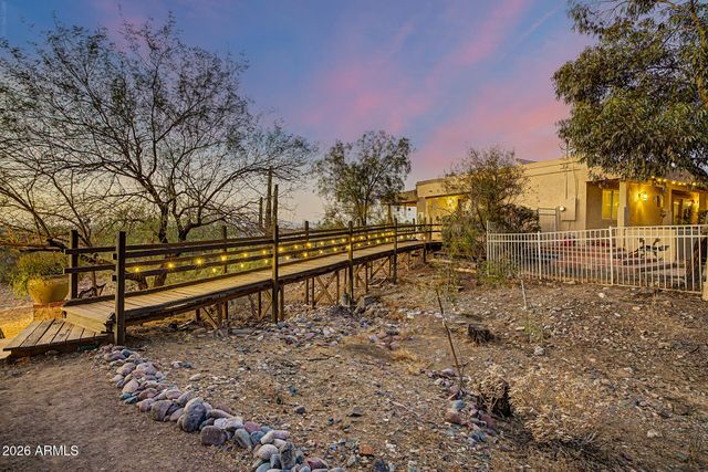 2324 W SUNRISE Drive, Phoenix, AZ 85041