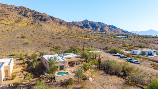 2324 W SUNRISE Drive, Phoenix, AZ 85041