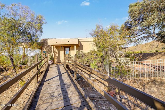2324 W SUNRISE Drive, Phoenix, AZ 85041