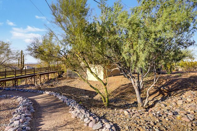 2324 W SUNRISE Drive, Phoenix, AZ 85041