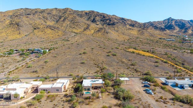 2324 W SUNRISE Drive, Phoenix, AZ 85041