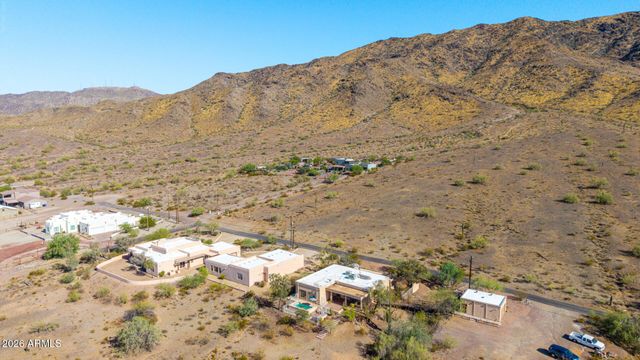 2324 W SUNRISE Drive, Phoenix, AZ 85041
