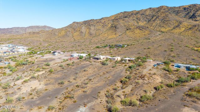 2324 W SUNRISE Drive, Phoenix, AZ 85041