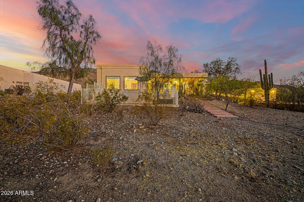 2324 W SUNRISE Drive, Phoenix, AZ 85041 — photo 4