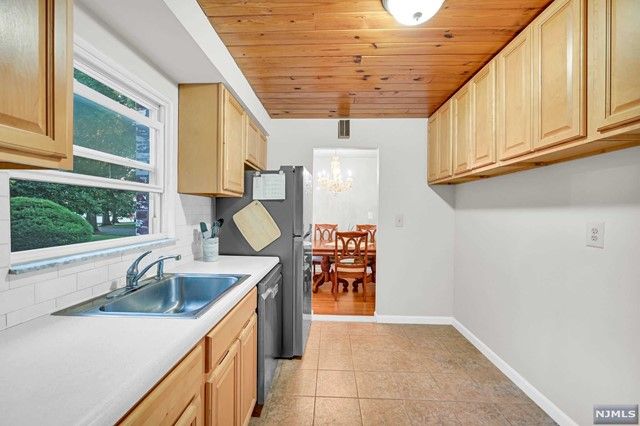 43 Hazelhurst Avenue, Glen Rock, NJ 07452