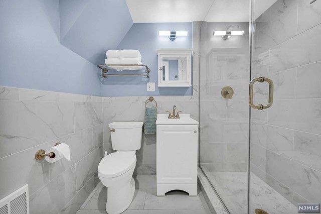 43 Hazelhurst Avenue, Glen Rock, NJ 07452