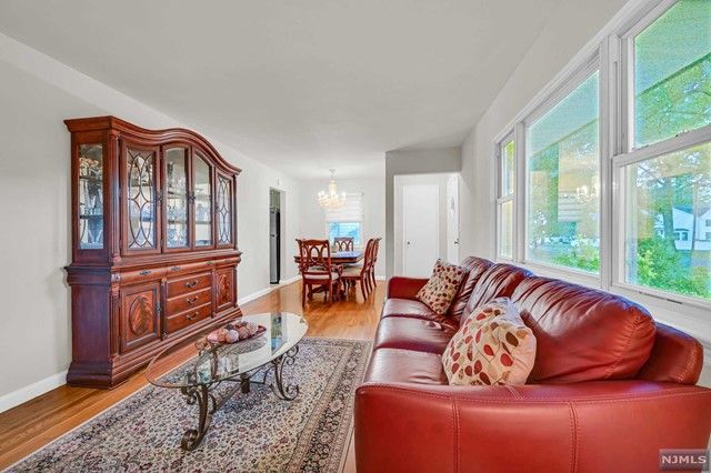 43 Hazelhurst Avenue, Glen Rock, NJ 07452