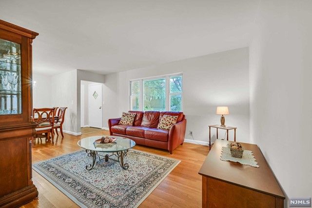 43 Hazelhurst Avenue, Glen Rock, NJ 07452