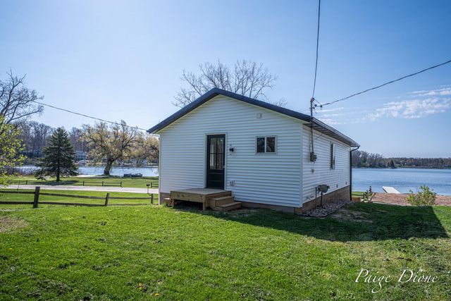 11069 Crooked Lake Drive NE, Rockford, MI 49341