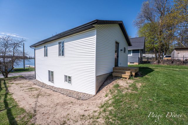 11069 Crooked Lake Drive NE, Rockford, MI 49341