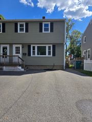 39 Christman Ave 39, Lowell, MA 01851